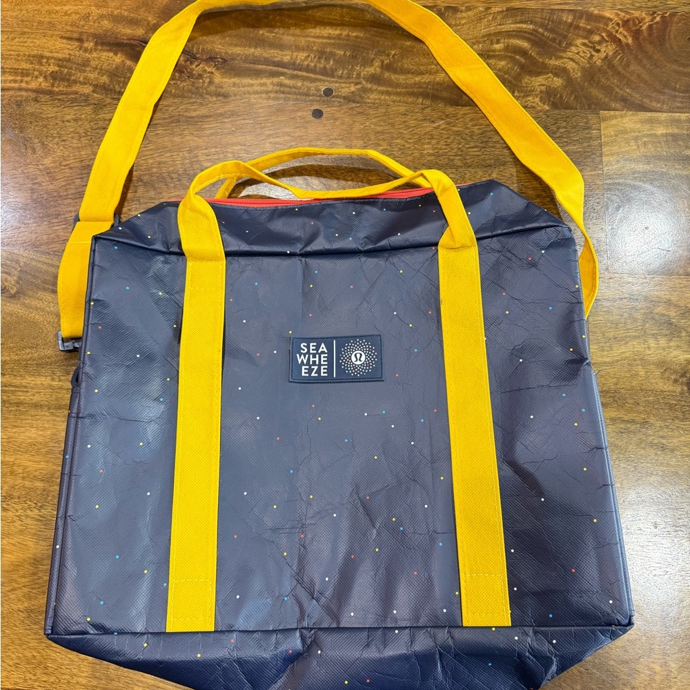 Lululemon SeaWheeze race Bag - navy dots - with Yellow Straps
